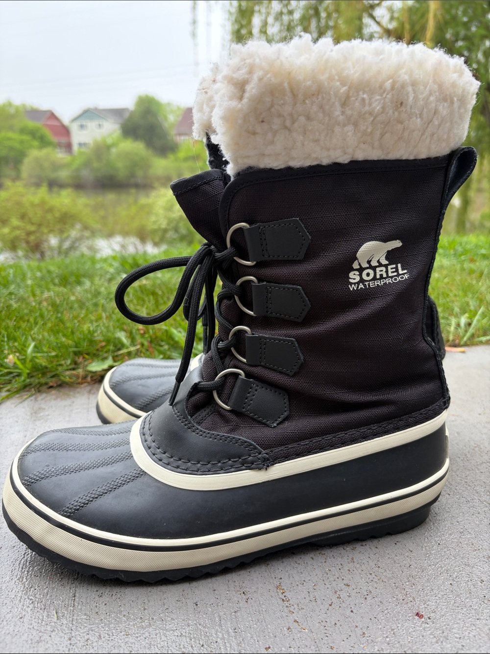 Women’s Sorel Caribou boot size 9.5